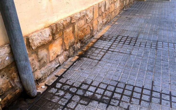El PSOE denuncia la suciedad de la plaza del Infant y exige una actuación urgente